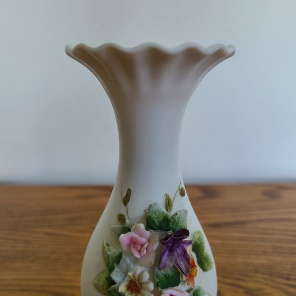 Lefton China Bisque Hand-Painted Raised Flowers Floral Vase Porcelain Item KW829 - Picture 2 of 15